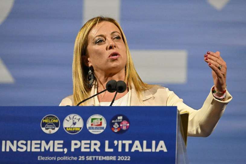 Giorgia Meloni już wkrótce stanie się pierwszą kobietą na stanowisku premiera w historii Włoch /East News