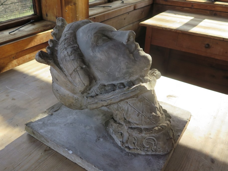 Gipsowy odlew głowy wawelskiej, wykonanej przez Ksawerego Dunikowskiego /Maciej Pałahicki /RMF FM