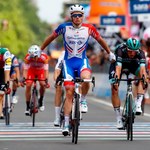 Giro d'Italia: Drugi z rzędu odcinkowy triumf Francuza, spektakularny finisz
