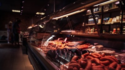 GIS: Bakterie w kiełbasie. Grożą zatruciem pokarmowym 