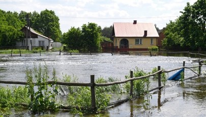 GIS ostrzega: Fala powodziowa niesie zanieczyszczenia - woda w studniach niezdatna do picia 