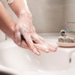 mycie rąk GIS: To jedna z najskuteczniejszych metod zapobiegania infekcjom. Pamiętaj o tej formie profilaktyki