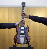 Gitara Harrisona /AFP