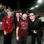 Gitarzysta U2 z doktoratem
