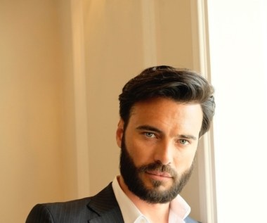 Giulio Berruti wciela się w Sama – mężczyznę, który wywróci do góry nogami życie Emi – głównej bohaterki filmu (Paulina Gałązka). Włoski aktor, model i producent filmowy jest znany z takich międzynarodowych produkcji jak „Walking on sunshine”, „Monte Carlo” czy „Piekło Gabriela”, a ostatnio na ekranach kin można było wypatrzyć go u boku Ryana Reynoldsa i Samuela L. Jacksona w komedii sensacyjnej „Bodyguard i żona zawodowca”. Giulio Berruti mógł zaskarbić sobie popularność w Polsce dużo szybciej – odrzucił bowiem propozycję głównej roli w filmie „365 dni”. 