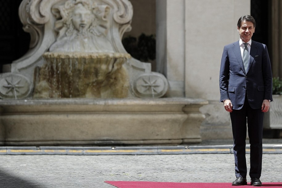 Giuseppe Conte ma wyraźne stanowisko w sprawie migrantów /RICCARDO ANTIMIANI /PAP/EPA