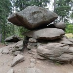 Głaz, który bez problemu wprawisz w ruch. To fenomen w Górach Izerskich