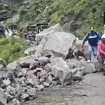Głazy zmiażdżyły ciężarówki. Przerażające nagranie z Peru