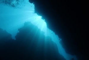 Głęboki ocean. Tam zaginiona łódź podwodna jest poza zasięgiem