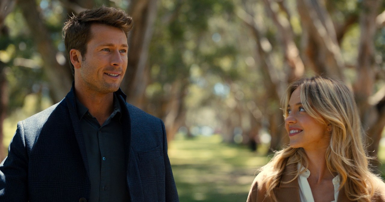 Glen Powell i Sydney Sweeney w filmie "Tylko nie ty" /UIP /materiały prasowe