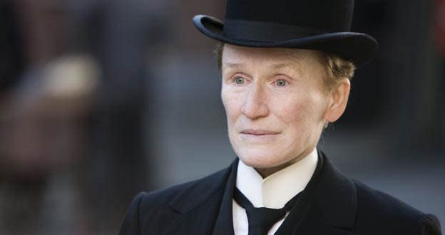 Glenn Close w filmie "Albert Nobbs" /materiały prasowe