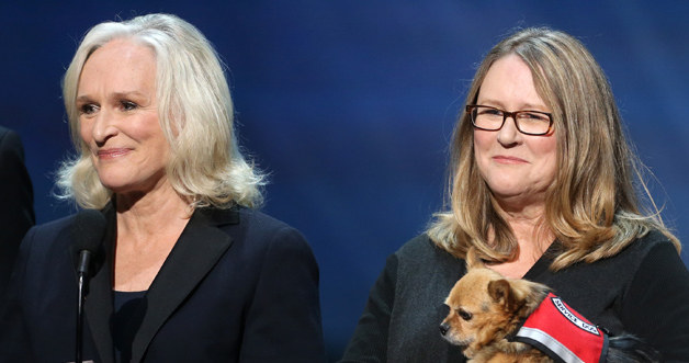 Glenn Close z siostrą /Frederick M. Brown /Getty Images