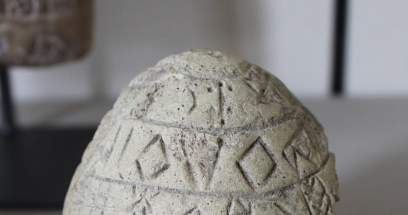 Gliniana tabliczka z tekstem Linear Elamite znajdująca się w Luwrze (Francja) / foto: wikipedia /domena publiczna