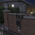 Glitch w GTA Online pozwala wejść do domu Franklina