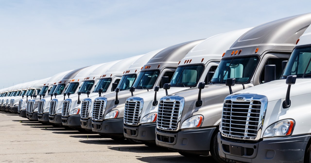 Globalny niedobór ciężarówek przyczynił się do gwałtownego wzrostu stawek przewozowych /123RF/PICSEL