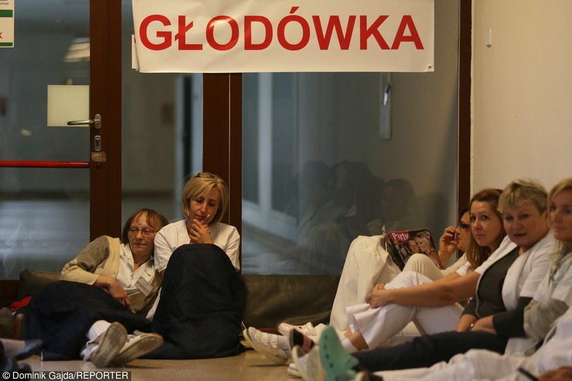 Głodówka pielęgniarek w Rybniku w 2015 r. /Dominik Gajda /Reporter