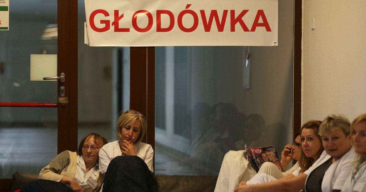 Głodówka pielęgniarek w Rybniku w 2015 r. /Dominik Gajda /Reporter