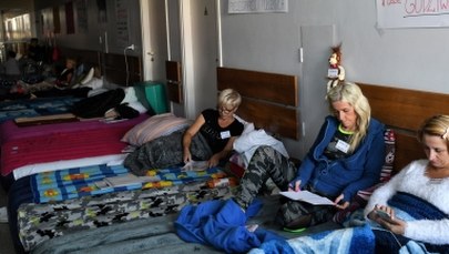 Głodujące pielęgniarki jadą do Sejmu. „Proszę nie trudzić się z ciasteczkami”