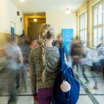 Głogów: Uczennica podstawówki uderzyła nauczycielkę. Kobieta zasłabła