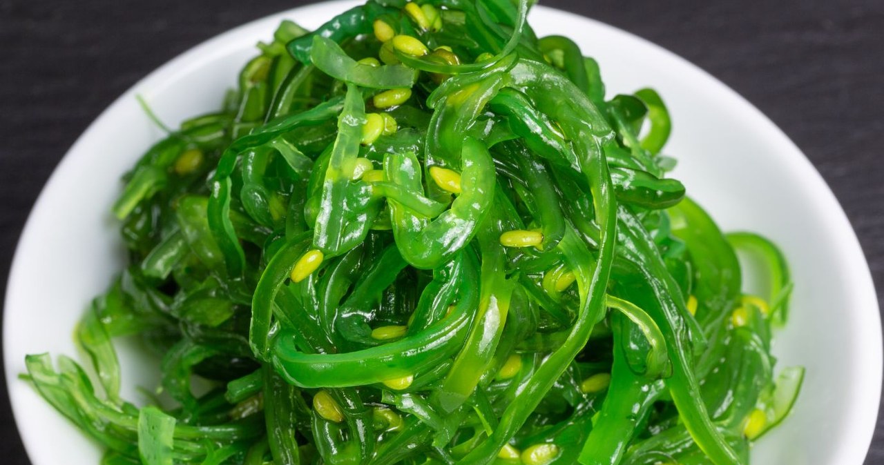 Glony wakame wpływają na zdrowie serca i kości /seramo /Canva Pro
