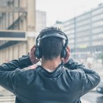 Głośna muzyka w słuchawkach niebezpieczna dla ucha