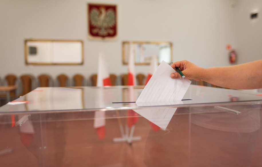Głosowanie ma odbywać się w godzinach 7.00-21.00 /Shutterstock