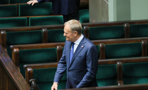 Głosowanie nad losami rządu Tuska opóźnione. Dlaczego?