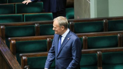 Głosowanie nad losami rządu Tuska opóźnione. Dlaczego?