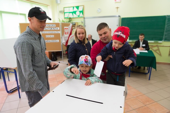 Głosowanie potrwa do godz. 21 /Jakub Kaczmarczyk /PAP