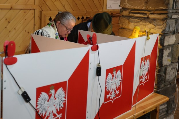 Głosowanie w lokalu wyborczym w Zakopanem /Grzegorz Momot /PAP