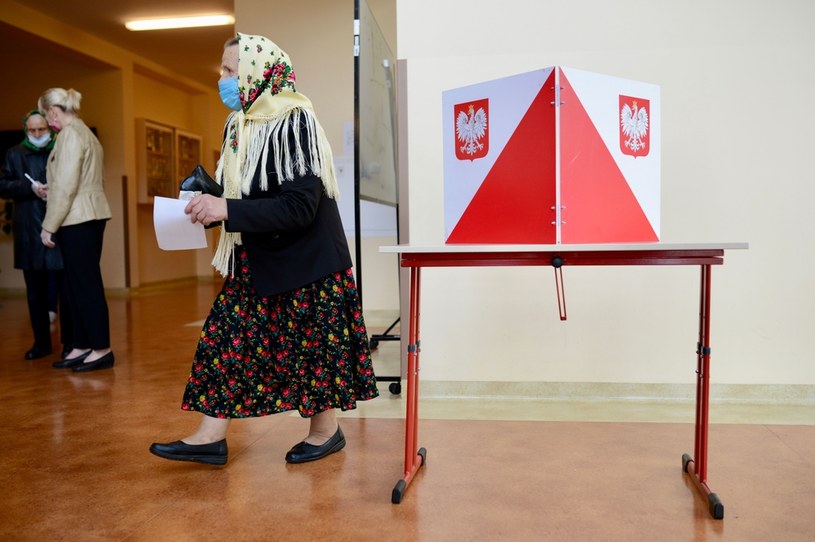 Głosowanie w wyborach w Zakopanem /AFP