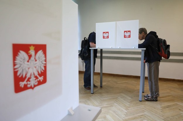 Głosowanie w wyborach / 	Tomasz Gzell    /PAP