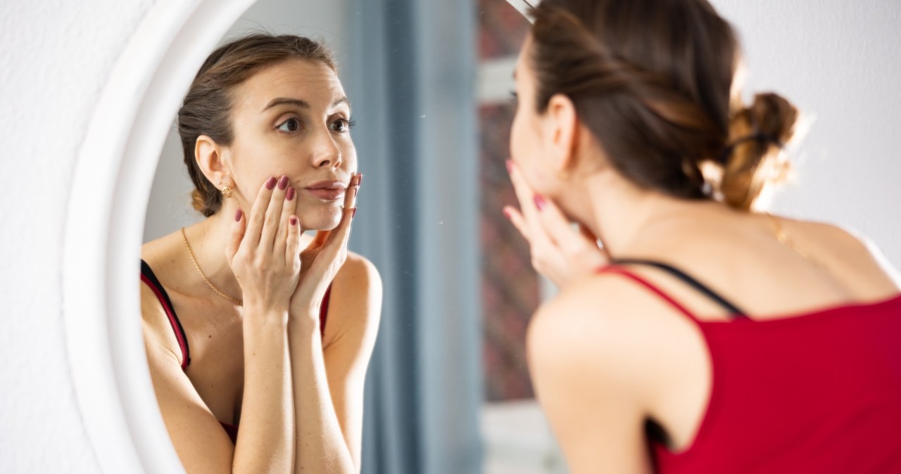 Glow zamiast matu. Ten trend podbija weselne stylizacje /123RF/PICSEL