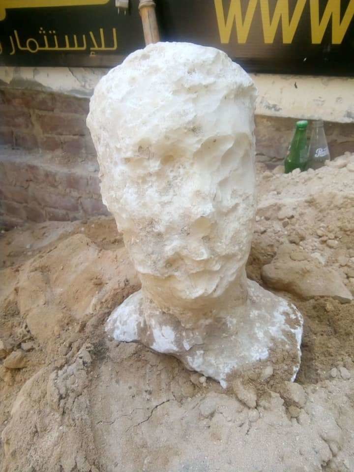 Głowa prawdopodobnego właściciela sarkofagu znaleziona nieopodal grobowca /materiały prasowe