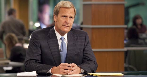 Główą rolę w serialu "Newsroom" gra Jeff Daniels. /HBO