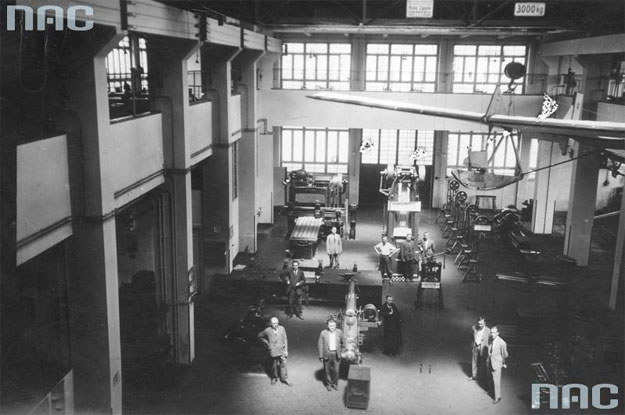 Główna hala obrabiarek w warsztatach mechanicznych w Śląskich Technicznych Zakładach Naukowych /Z archiwum Narodowego Archiwum Cyfrowego