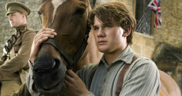 Główną rolę w "War Horse" gra Jeremy Irvine /materiały prasowe