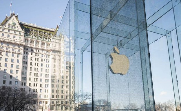 Główna siedziba Apple w Nowym Jorku. Koncern musi tłumaczyć się ze sposobu płacenia podatków w Europie /RICHARD B. LEVINE    /PAP/EPA