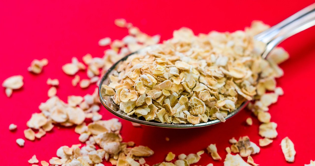 Główne składniki peelingów enzymatycznych: ananas i owies /Bruno Scramgnon /pexels.com