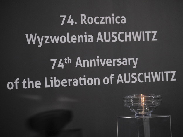 Główne uroczystości w budynku tzw. centralnej sauny w byłym obozie Auschwitz II-Birkenau / 	Andrzej Grygiel    /PAP