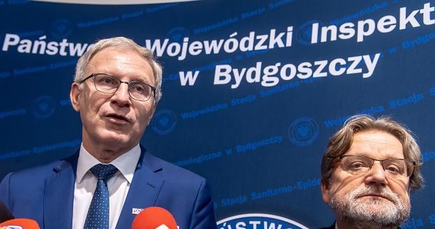 Główny Inspektor Sanitarny Jarosław Pinkas (P) i przew. komisji zdrowia poseł Tomasz Latos (L) /PAP