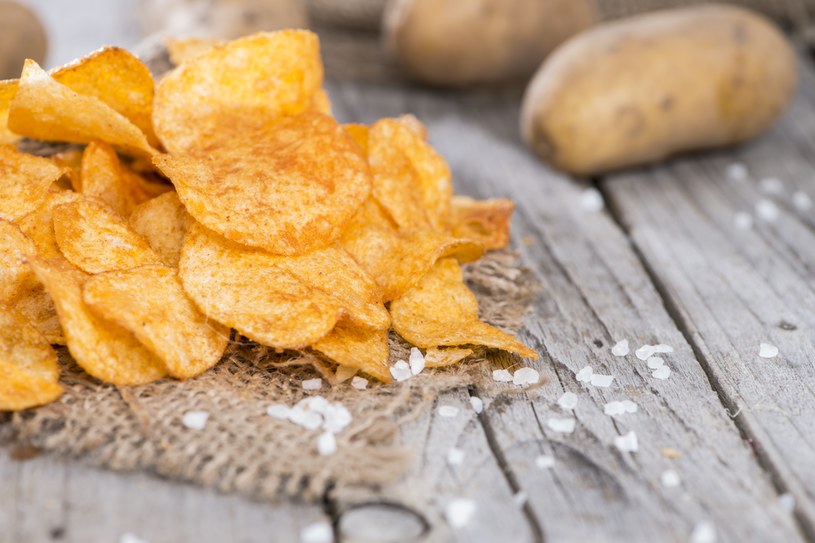 Główny Inspektorat Sanitarny wycofał z rynku popularne chipsy z uwagi na wysoką zawartość akryloamidu. /123RF/PICSEL