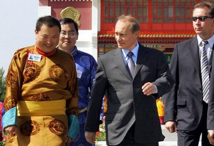 Główny lama Kałmucji Telo Tulku Rinpocze podczas spotkania z Władimirem Putinem w 2005 roku /SERGEI ZHUKOV / ITAR-TASS /AFP