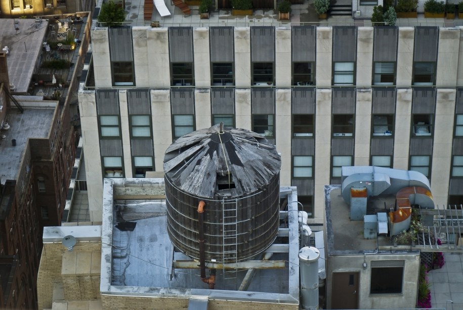 Głównym "podejrzanym" w sprawie źródła zakażenia są wieże chłodnicze /Shutterstock