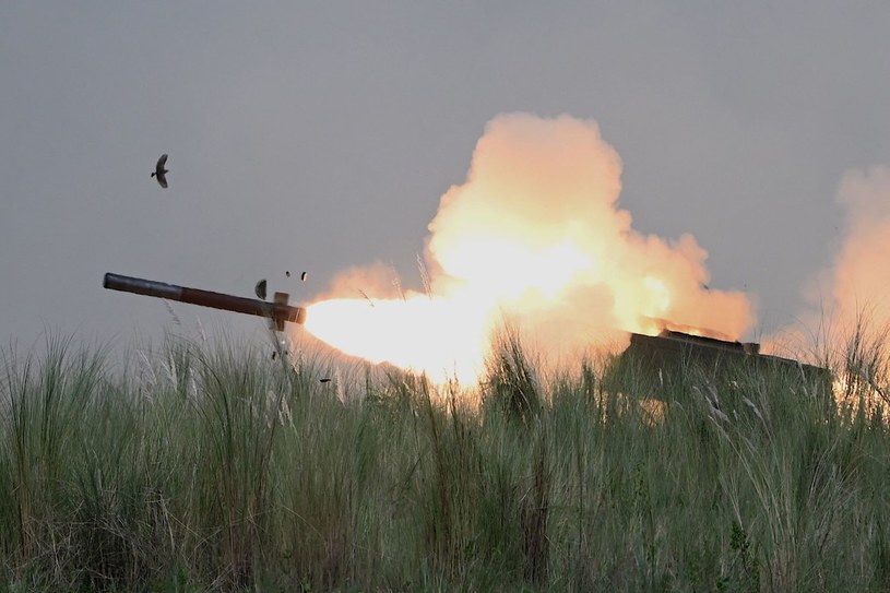 GLSDB można wystrzelić z systemów rakietowych takich jak HIMARS, które Ukraina już posiada /JAM STA ROSA / AFP /East News