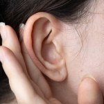 Głucha cisza wokół nas. Osoby samotne są zagrożone utratą słuchu?