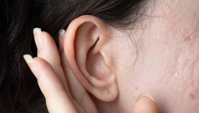 Głucha cisza wokół nas. Osoby samotne są zagrożone utratą słuchu?