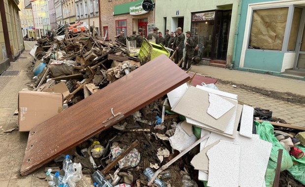 Głuchołazy sprzątają po powodzi. Krajobraz jak po bitwie