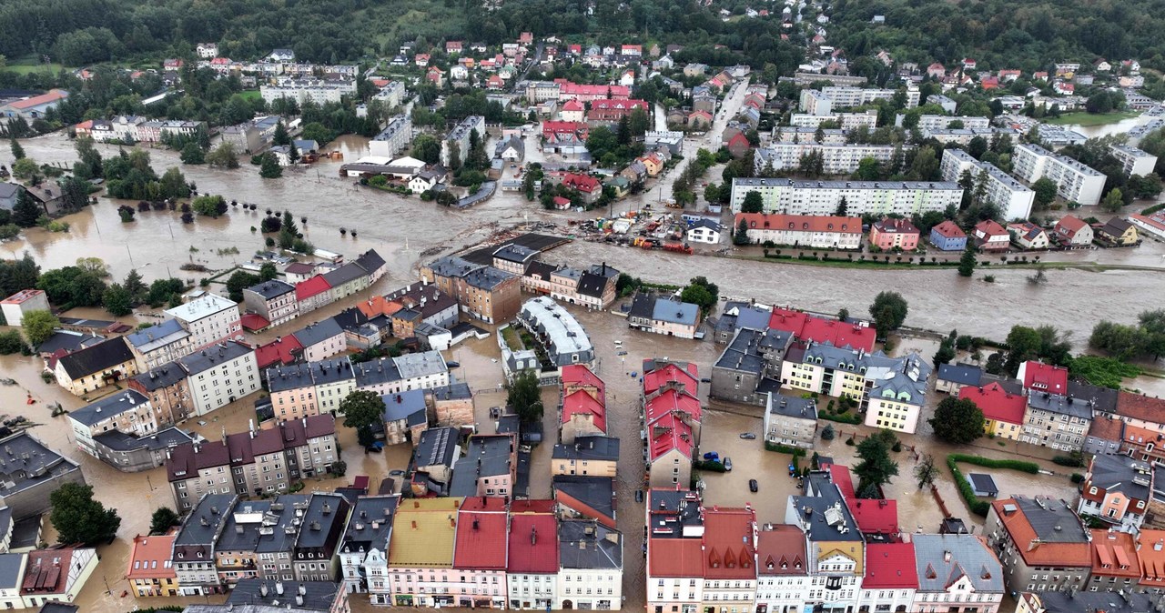 Głuchołazy zalane przez wodę /SERGEI GAPON/AFP /East News