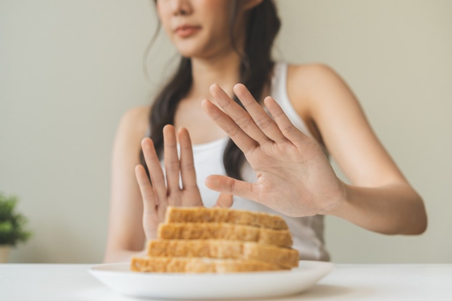 Gluten, laktoza, tłuszcze – czy naprawdę musisz ich unikać? Ekspertka obala popularne mity /Shutterstock